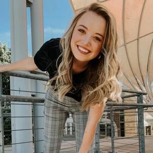 Meet your Posher, Abby